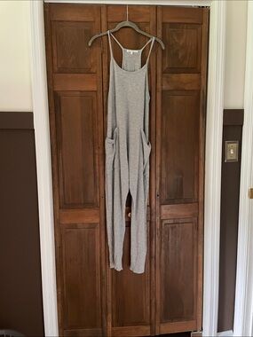 Gray Women's Sleeveless Jumpsuit with Pockets